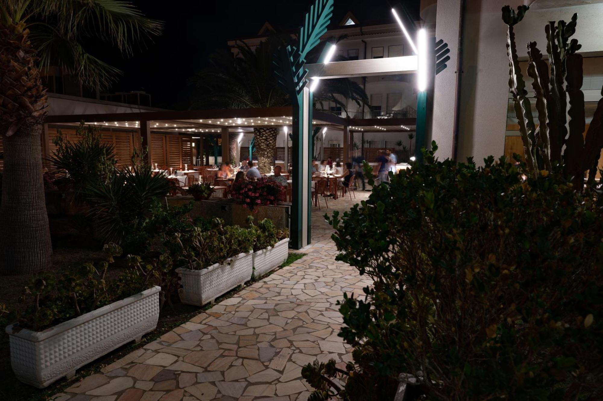 Hotel Garden Praia a Mare Exterior foto